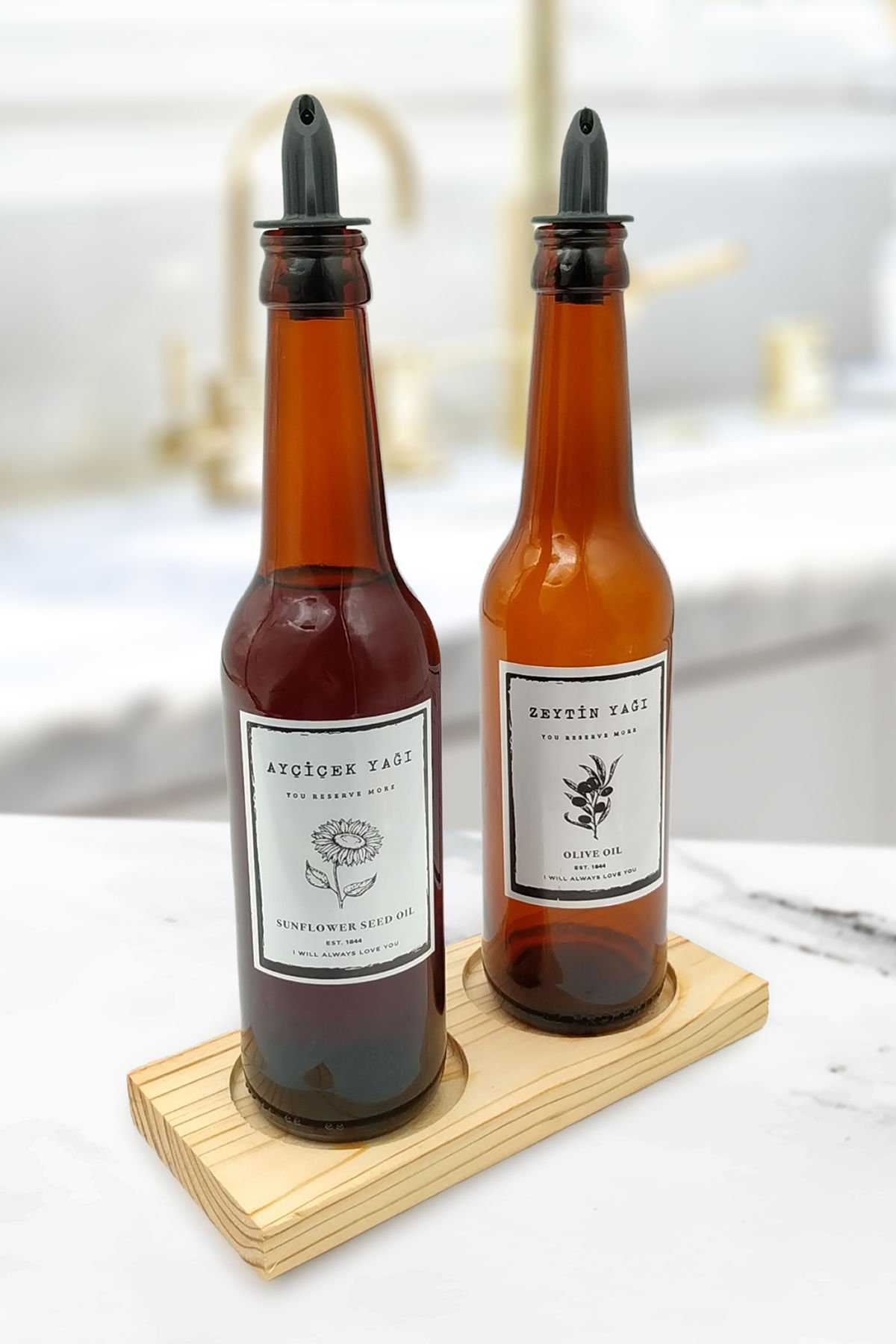 Ahşap Kayın Standlı 2'li 330 ml Zeytinyağı Sıvıyağ Şişesi Yağdanlık Yağlık Etiketli